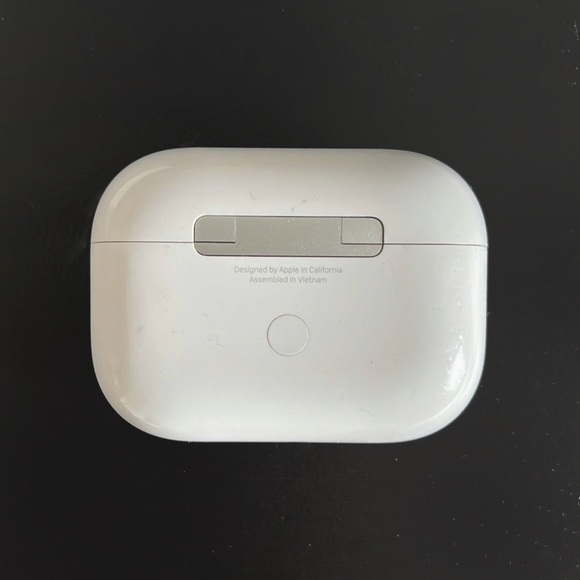 APPLE Airpod Pro Charging Case - Picture 2 of 5